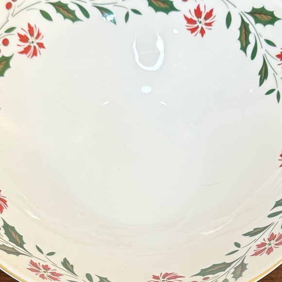 🎄🌟HP🌟 VTG 1986 Royal Doulton Holly Pattern 8" Round Vegetable Bowl Porcelain - Picture 2 of 8